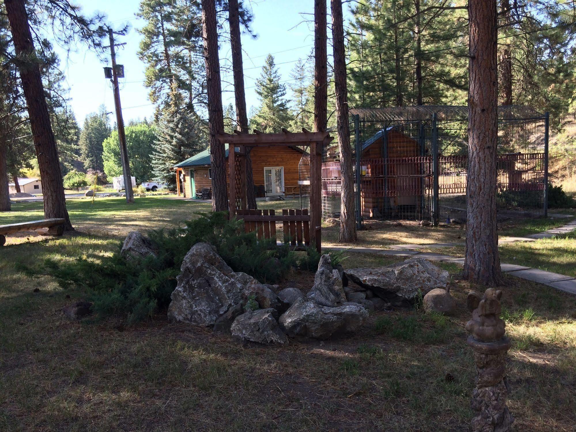 Rainbow Lake Castle Resort Princeton Εξωτερικό φωτογραφία