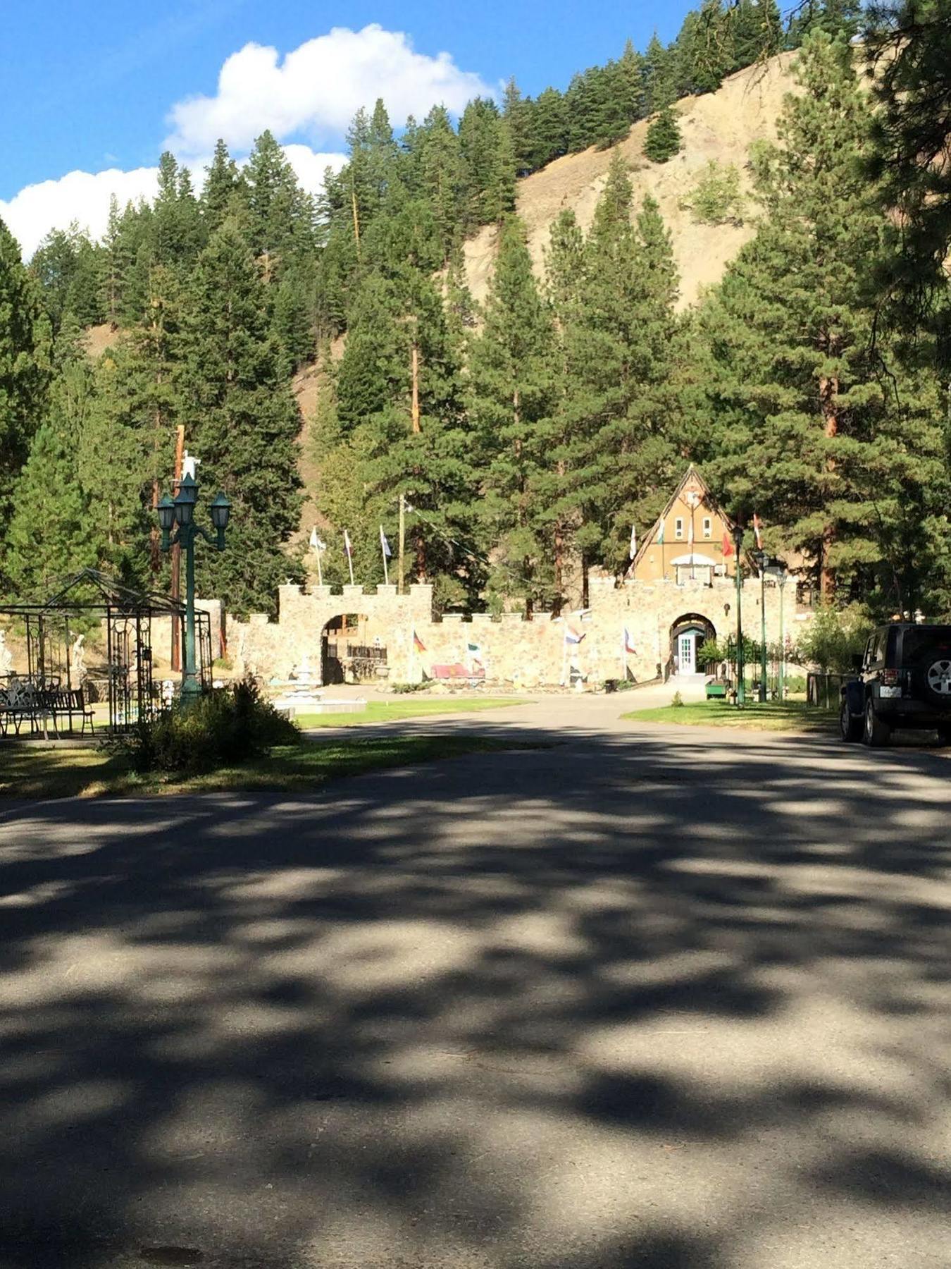 Rainbow Lake Castle Resort Princeton Εξωτερικό φωτογραφία